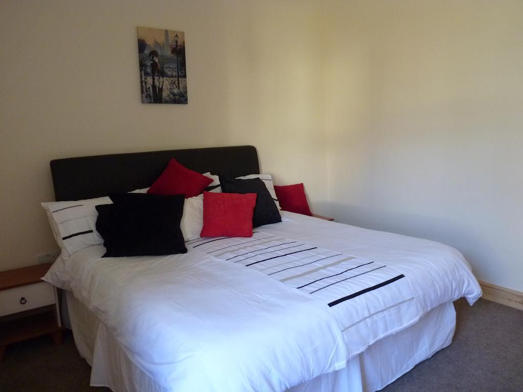 Old Police House Bed and Breakfast Haverfordwest Δωμάτιο φωτογραφία